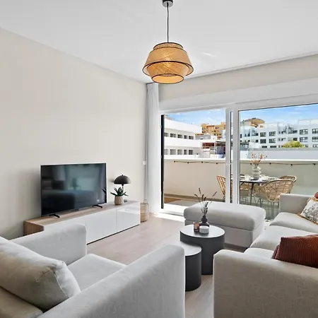 Wellingtonia Luxury إِستيبونا
