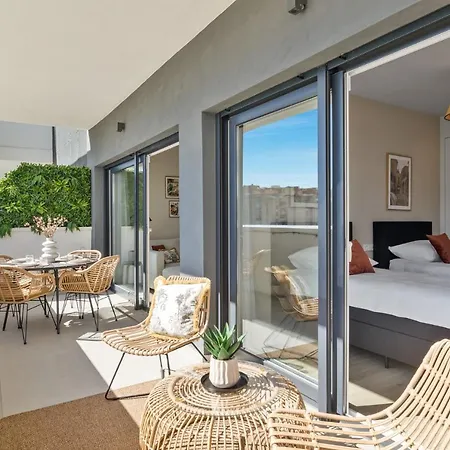 Wellingtonia Luxury إِستيبونا